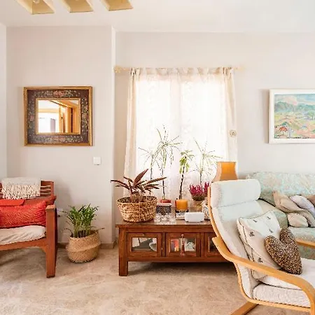 Homestay La Casa De Marilo Tomares